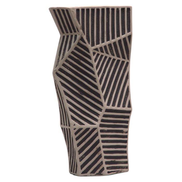 Geometric Pattern Vase: Textured Surface, Modern Design, Striking Accent for Contemporary Interiors.