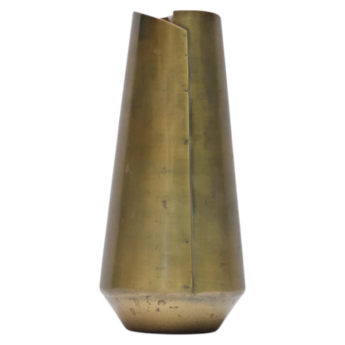Sculptural Metal Vase : Modern Industrial Decor, Unique Folded Design, Artistic Centerpieces, Add a Touch of Contemporary Edge.