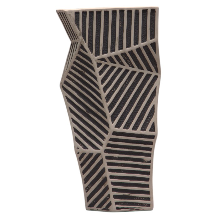 Geometric Pattern Vase: Textured Surface, Modern Design, Striking Accent for Contemporary Interiors.